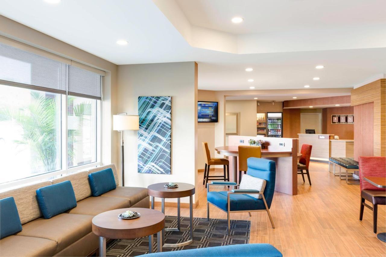 Towneplace Suites By Marriott Grand Rapids Airport Southeast Eksteriør billede