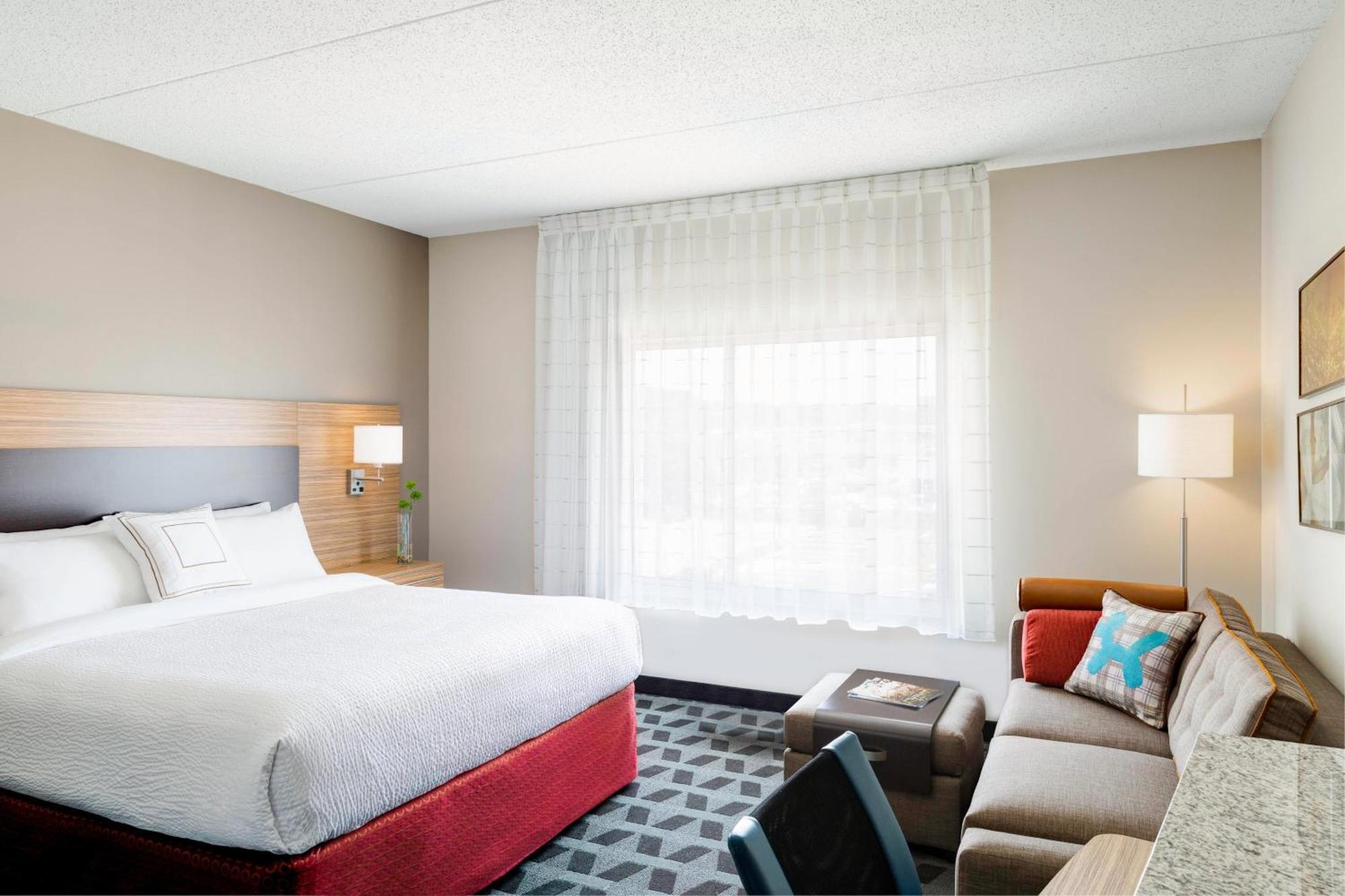 Towneplace Suites By Marriott Grand Rapids Airport Southeast Eksteriør billede