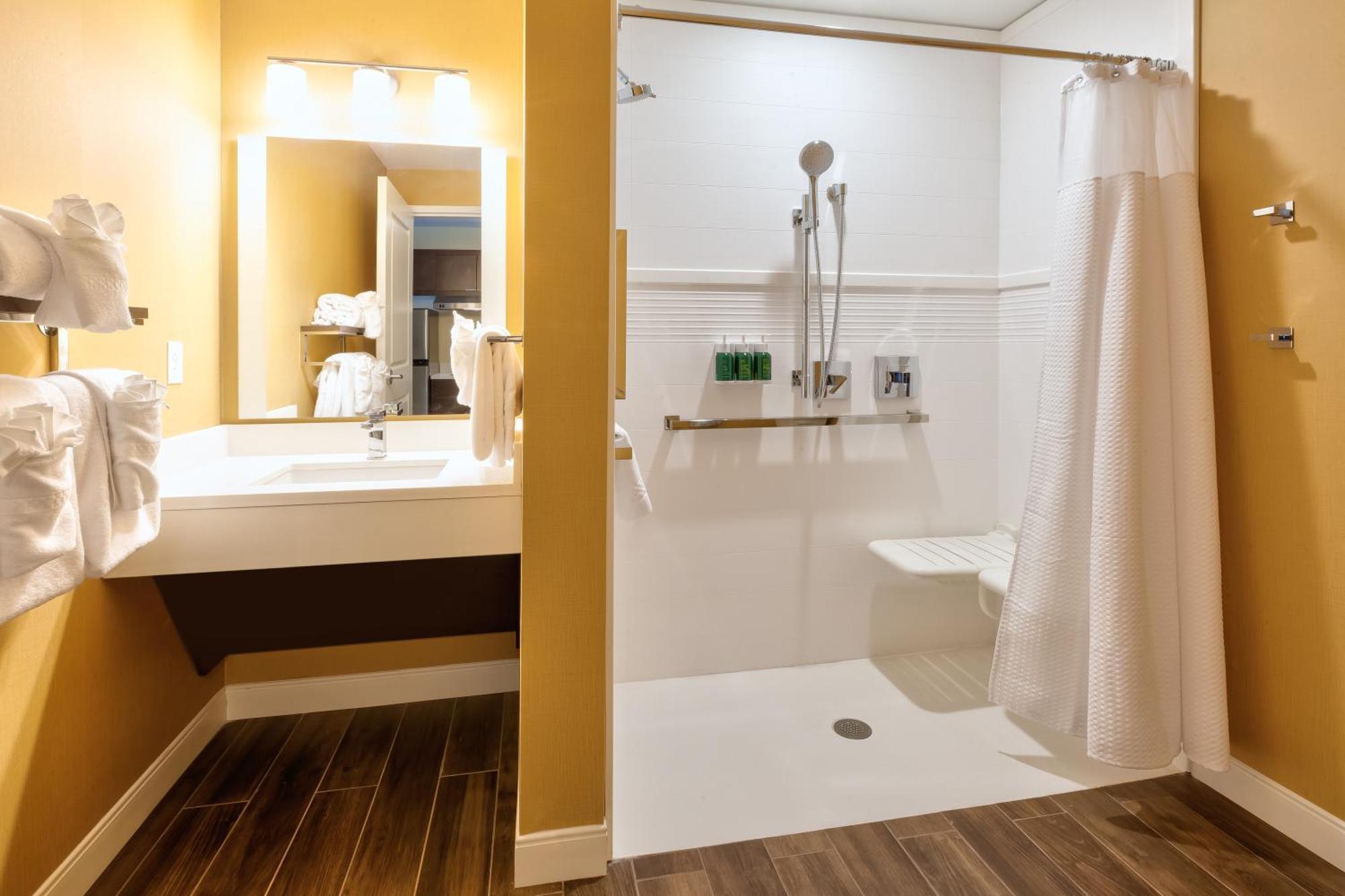 Towneplace Suites By Marriott Grand Rapids Airport Southeast Eksteriør billede