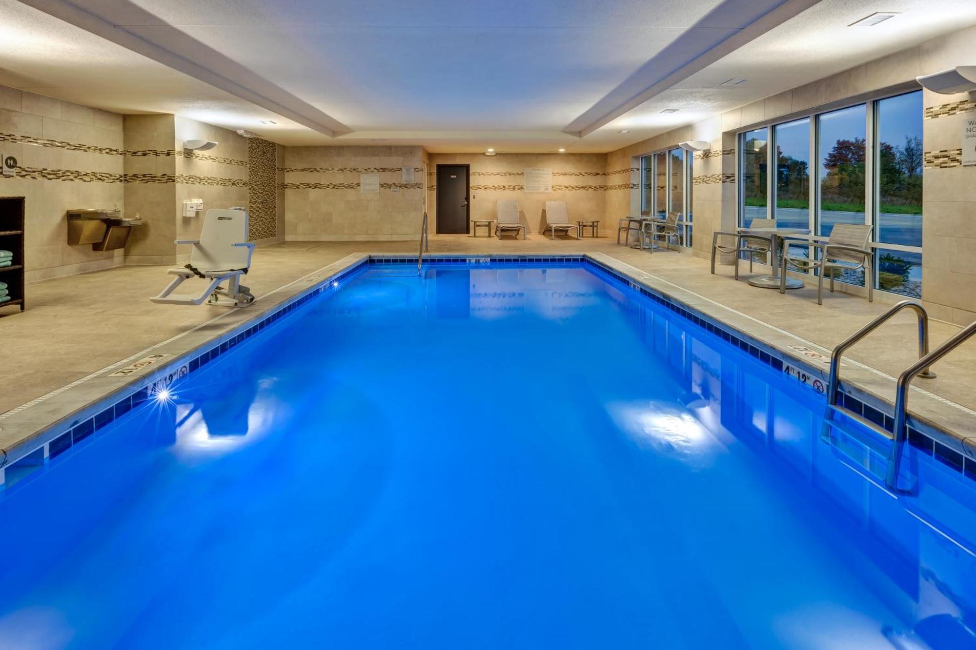 Towneplace Suites By Marriott Grand Rapids Airport Southeast Eksteriør billede
