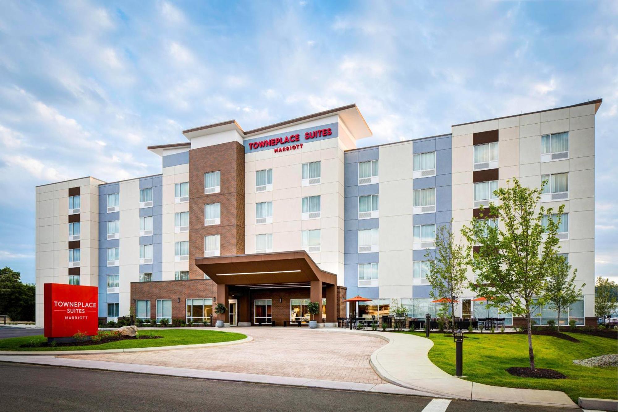 Towneplace Suites By Marriott Grand Rapids Airport Southeast Eksteriør billede