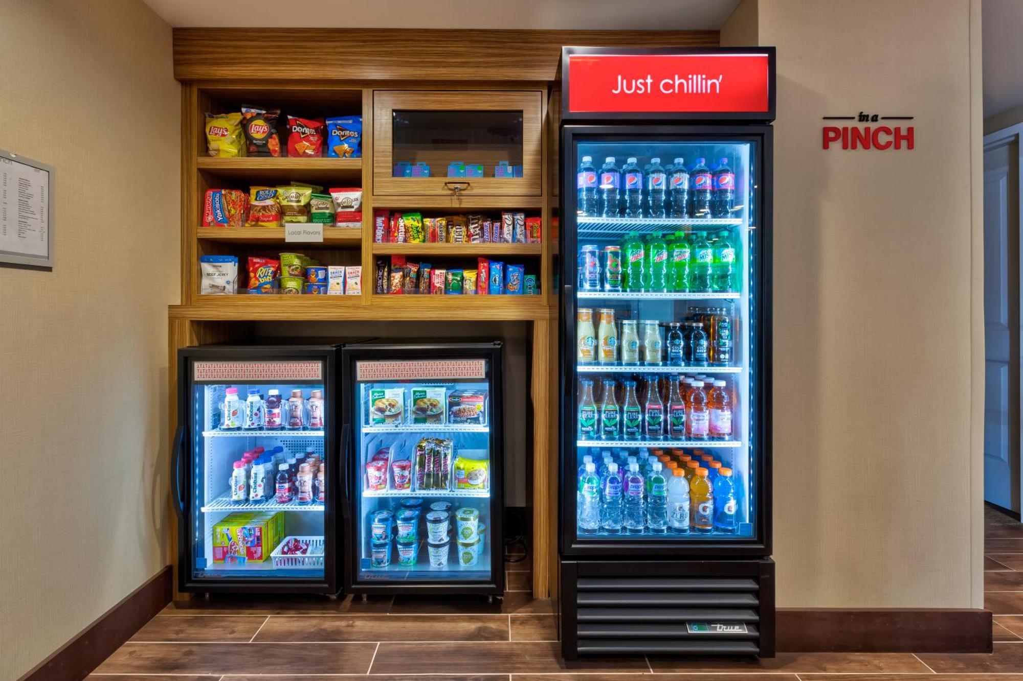 Towneplace Suites By Marriott Grand Rapids Airport Southeast Eksteriør billede