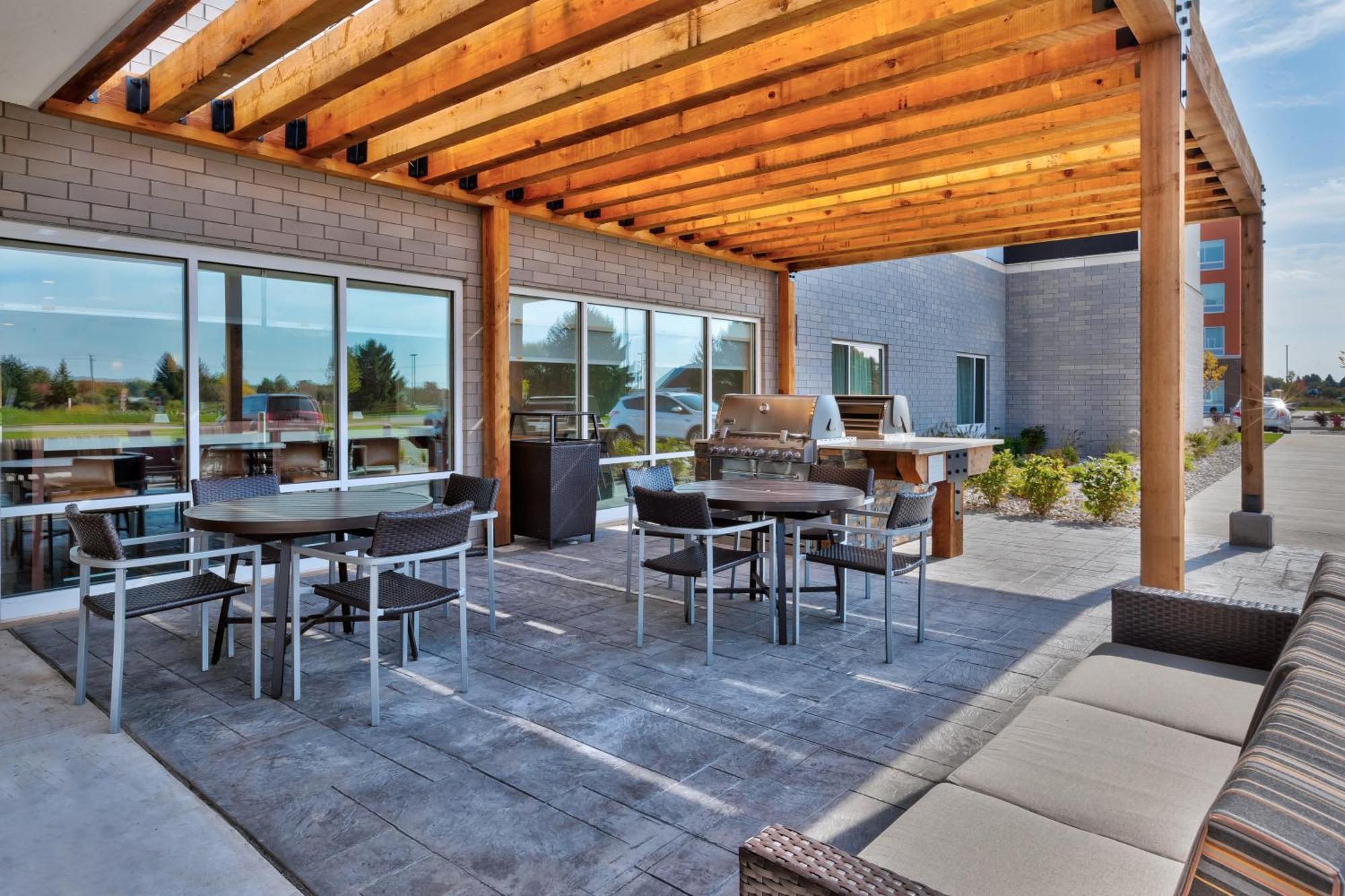 Towneplace Suites By Marriott Grand Rapids Airport Southeast Eksteriør billede