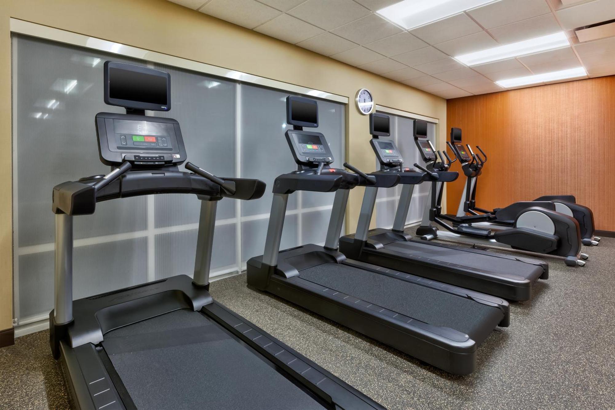 Towneplace Suites By Marriott Grand Rapids Airport Southeast Eksteriør billede