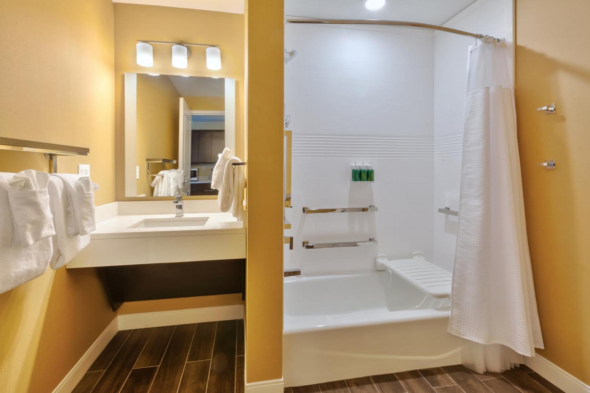 Towneplace Suites By Marriott Grand Rapids Airport Southeast Eksteriør billede