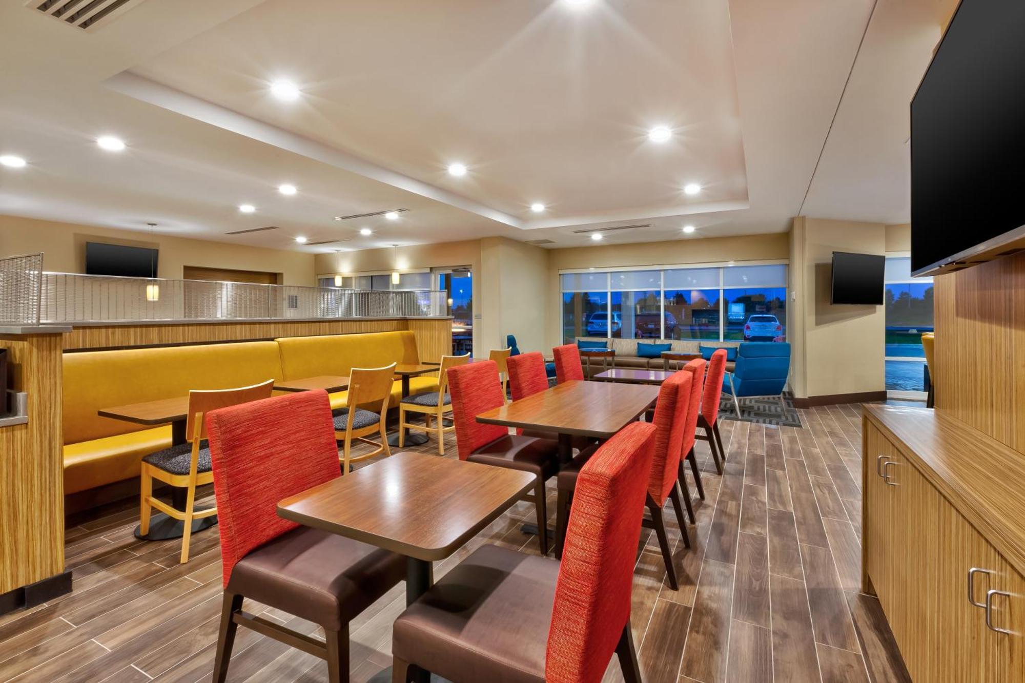 Towneplace Suites By Marriott Grand Rapids Airport Southeast Eksteriør billede